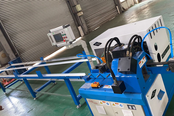 法蘭下料（liào）衝孔機